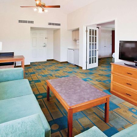 Howard Johnson By Wyndham Columbus Fort Moore Exterior foto