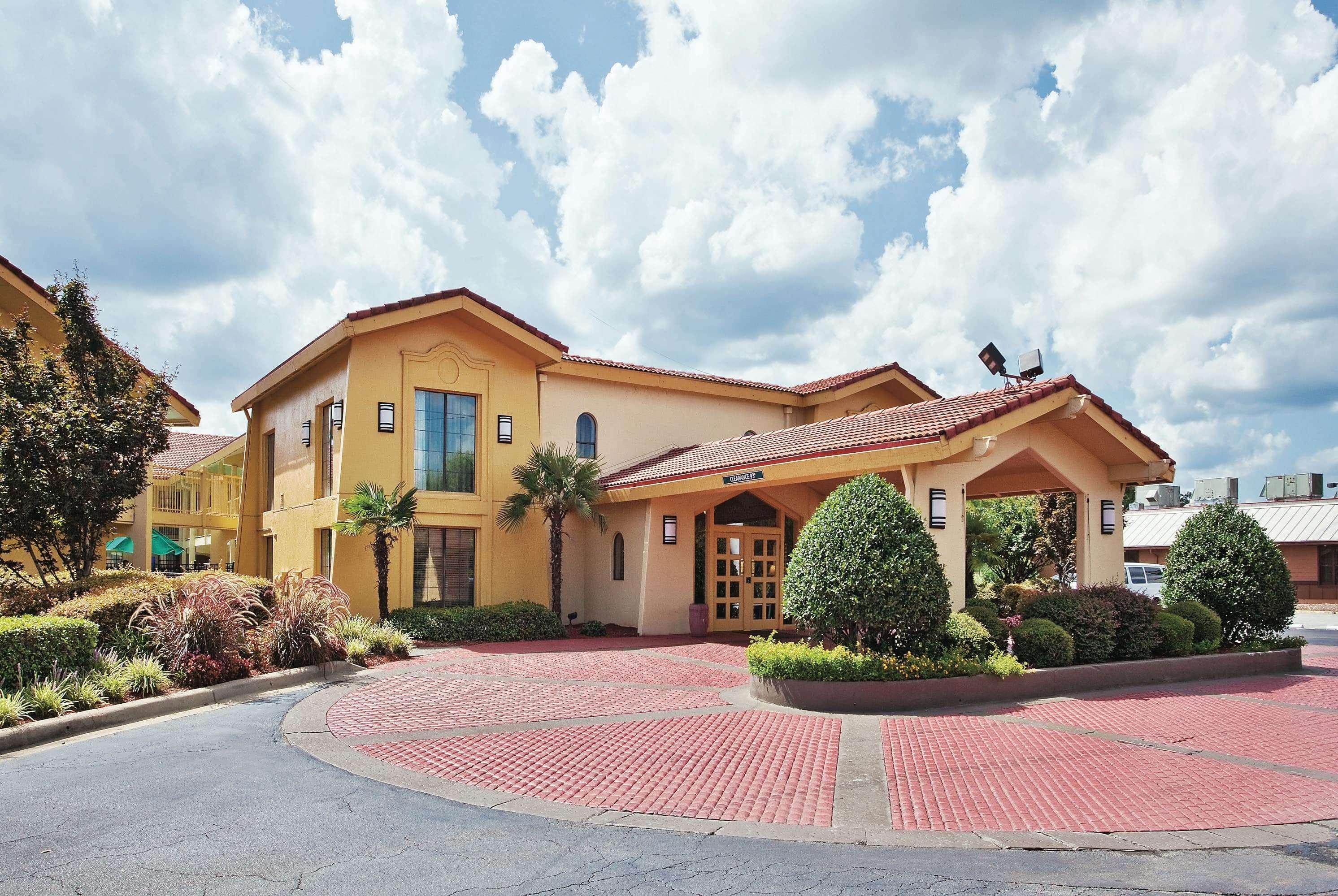 Howard Johnson By Wyndham Columbus Fort Moore Exterior foto