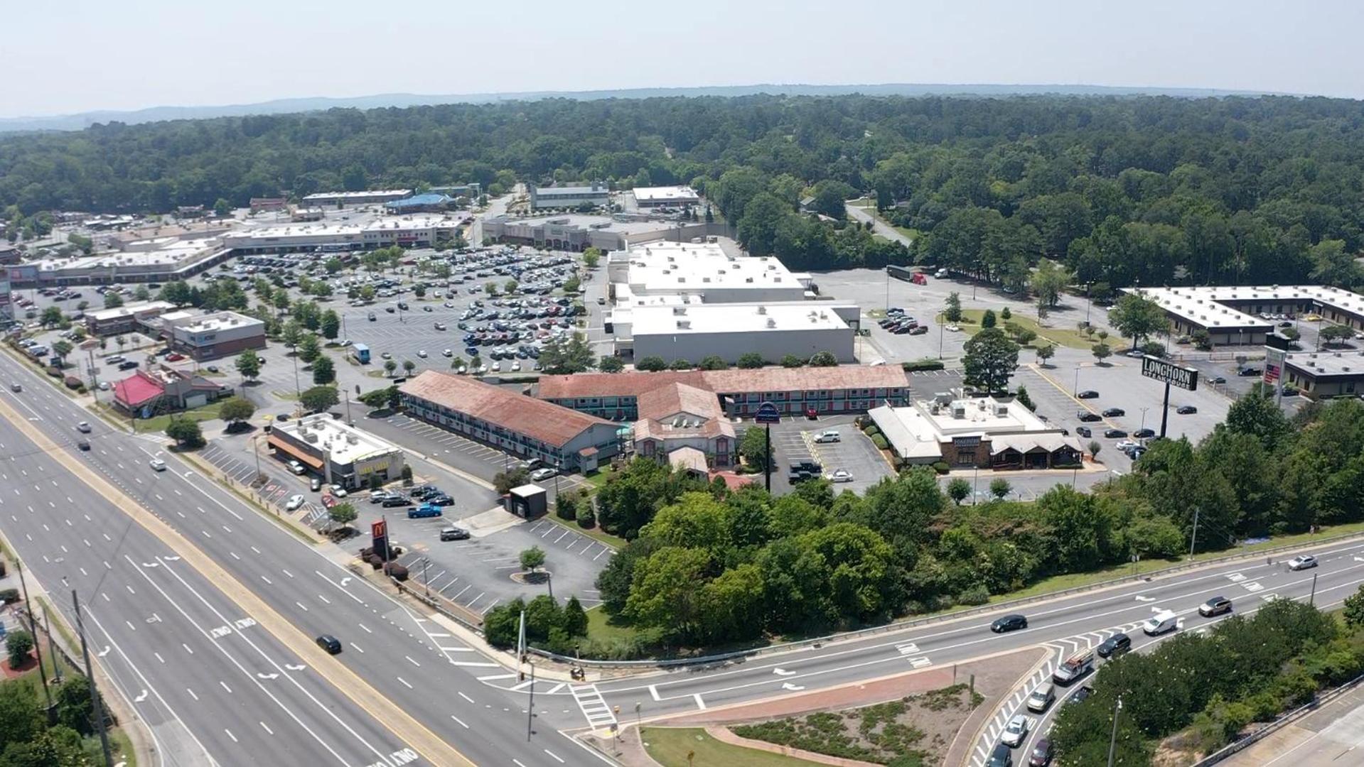 Howard Johnson By Wyndham Columbus Fort Moore Exterior foto